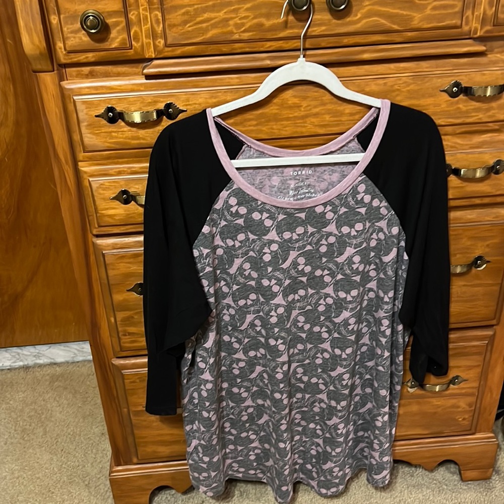 Torrid 3x Skull ringer tee. Like New